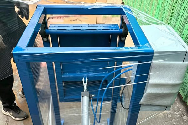 有机肥自动感应推袋器 - 包装线自动推袋装置 展示图 1